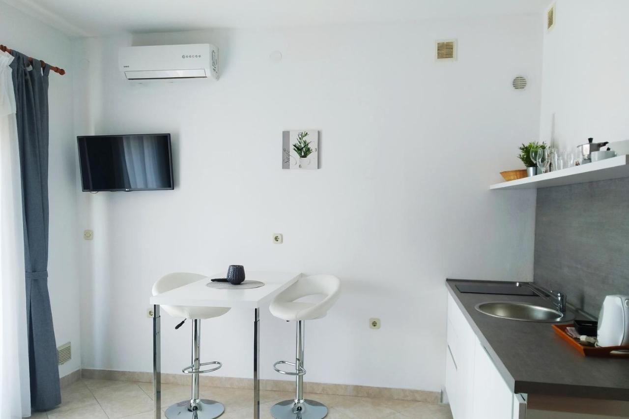 Apartments Vanda ロヴィニ エクステリア 写真