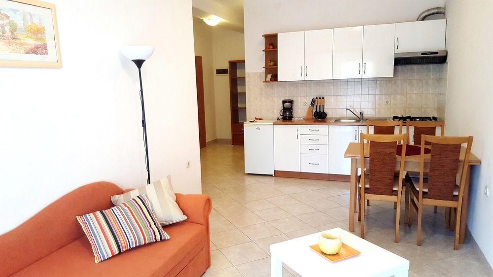 Apartments Vanda ロヴィニ エクステリア 写真