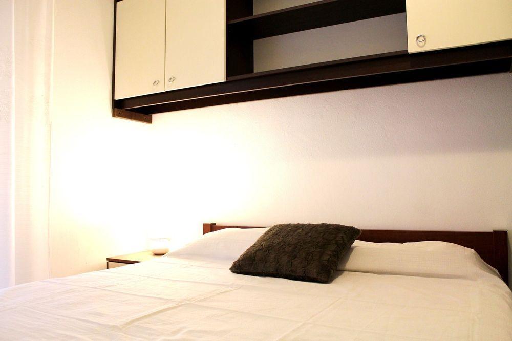 Apartments Vanda ロヴィニ エクステリア 写真