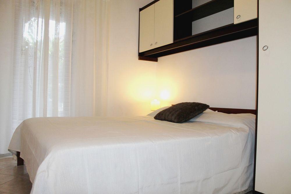 Apartments Vanda ロヴィニ エクステリア 写真