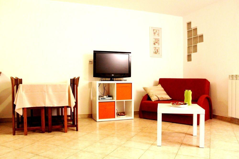 Apartments Vanda ロヴィニ エクステリア 写真
