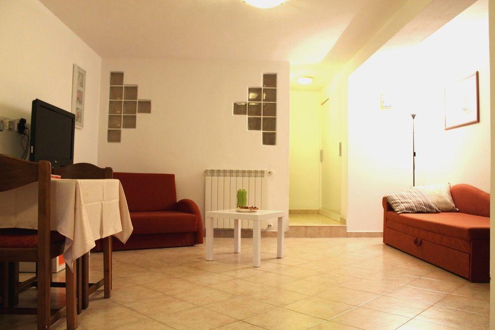 Apartments Vanda ロヴィニ エクステリア 写真