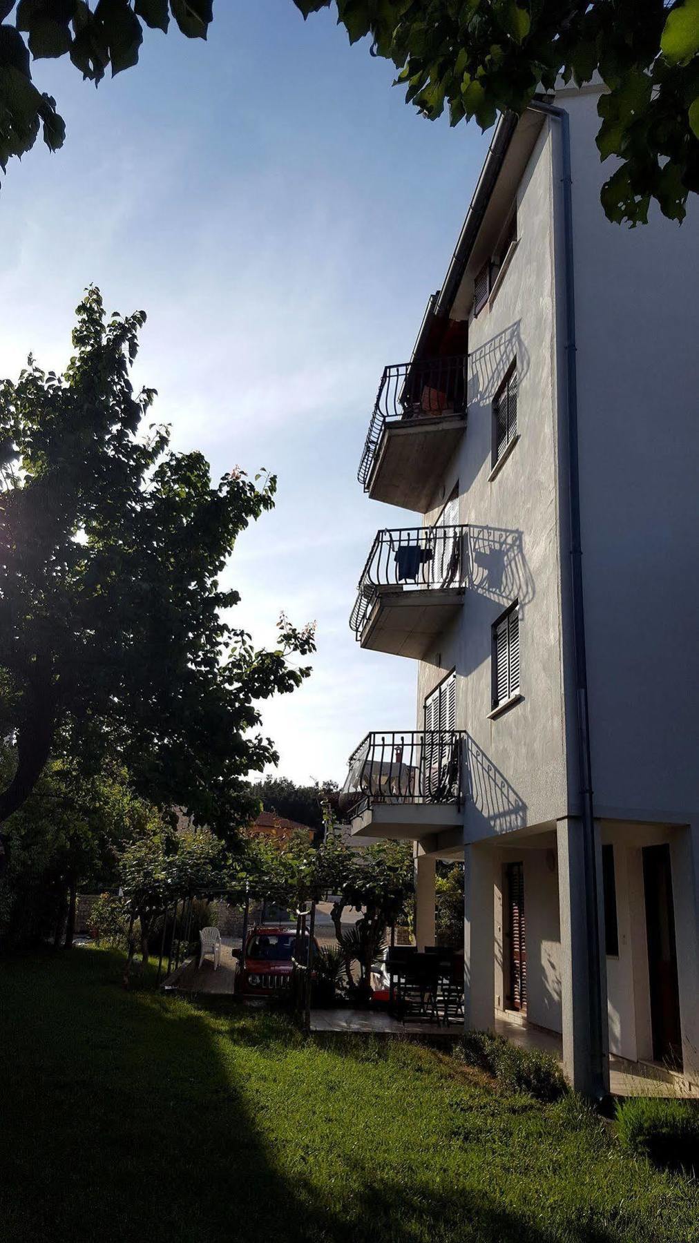 Apartments Vanda ロヴィニ エクステリア 写真