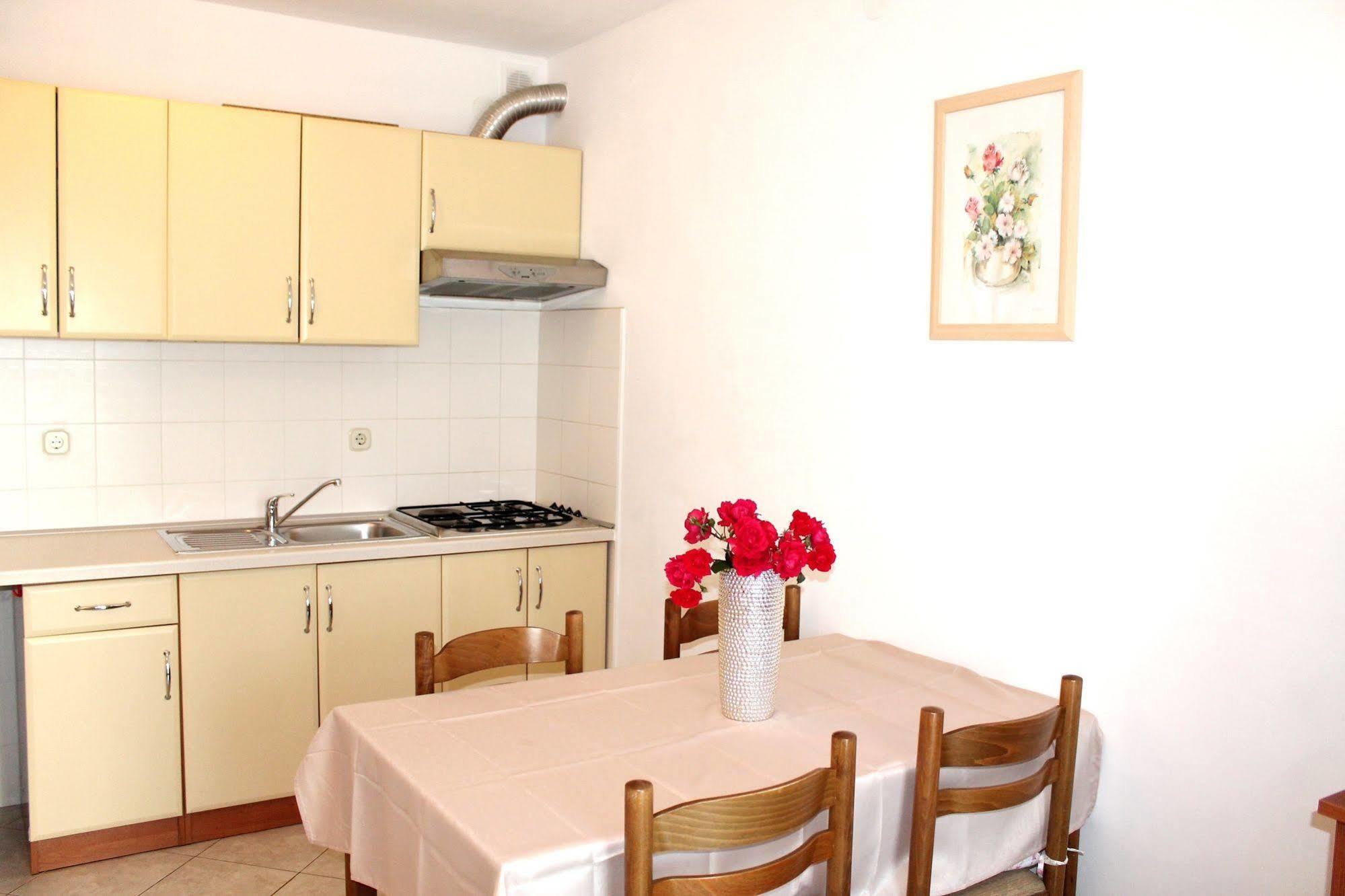 Apartments Vanda ロヴィニ エクステリア 写真