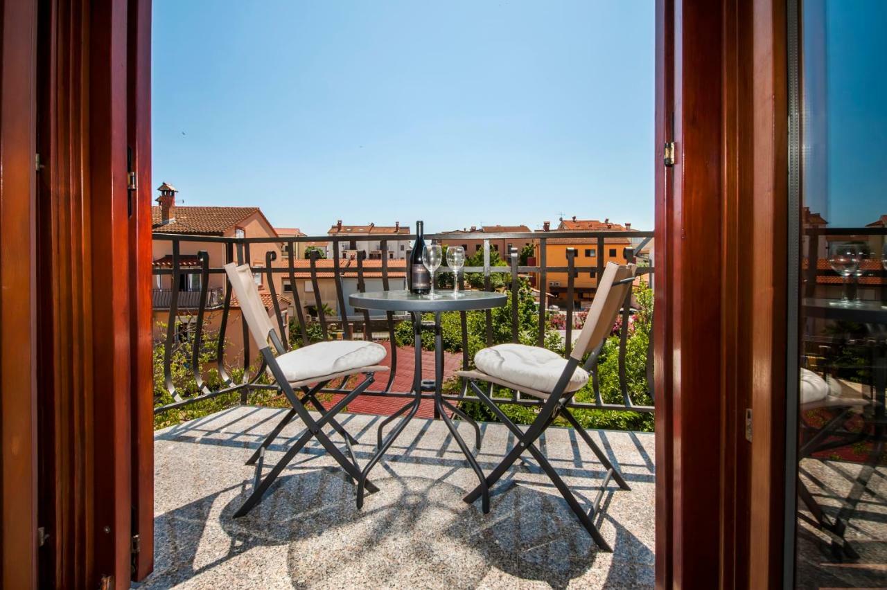 Apartments Vanda ロヴィニ エクステリア 写真